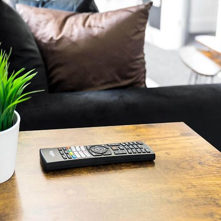 Luxe Apartment - Rowley Regis - Parking - Top Rated - Netflix - Wifi - 49Bg Cradley Heath Экстерьер фото