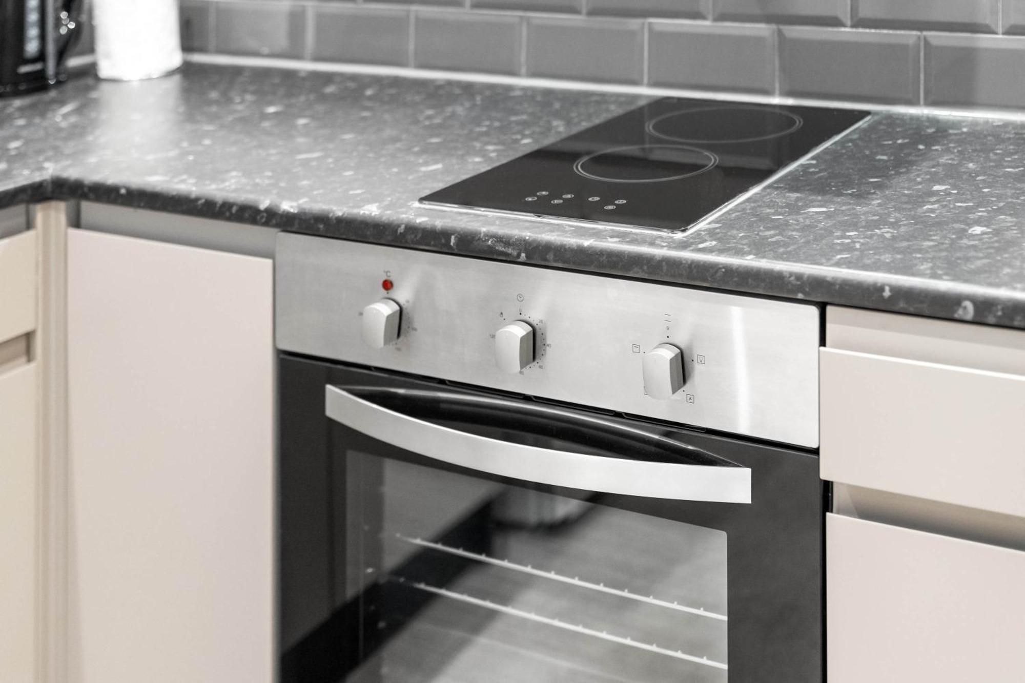 Luxe Apartment - Rowley Regis - Parking - Top Rated - Netflix - Wifi - 49Bg Cradley Heath Экстерьер фото